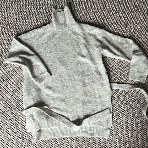 Cozy Turtleneck sweater - Picture 3 of 9